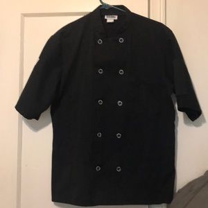 Chef wear chef’s coat/shirt short sleeve